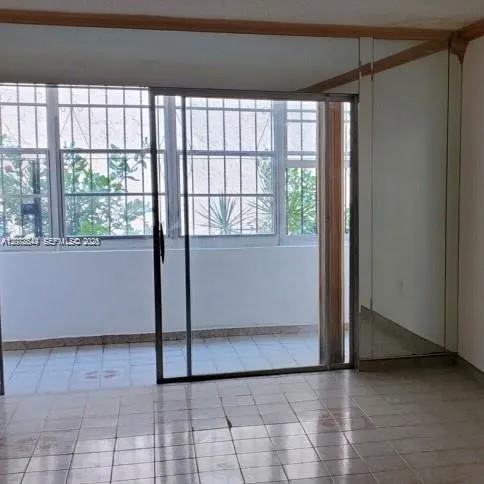 1305 W 46th St #108 Hialeah, FL 33012