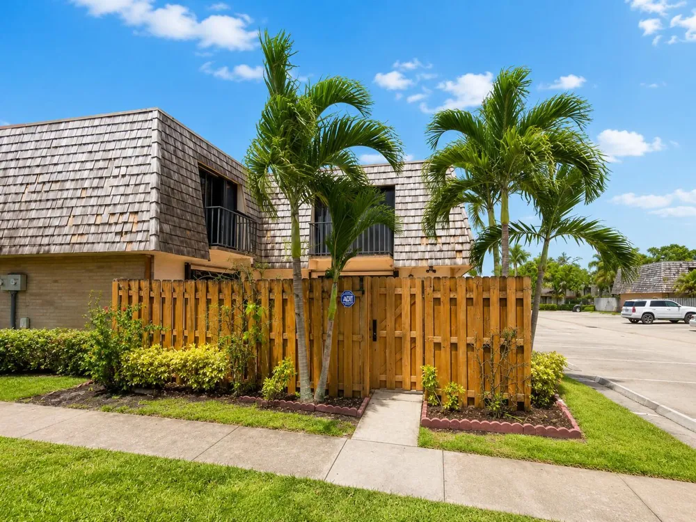 219 LAKE ARBOR DRIVE #219 Palm Springs, FL 33461