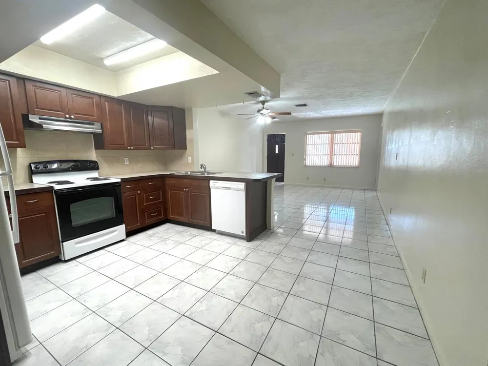 7112 NW 78TH AVENUE Tamarac, FL 33321