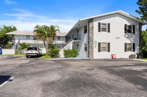 1127 S FEDERAL Highway #103