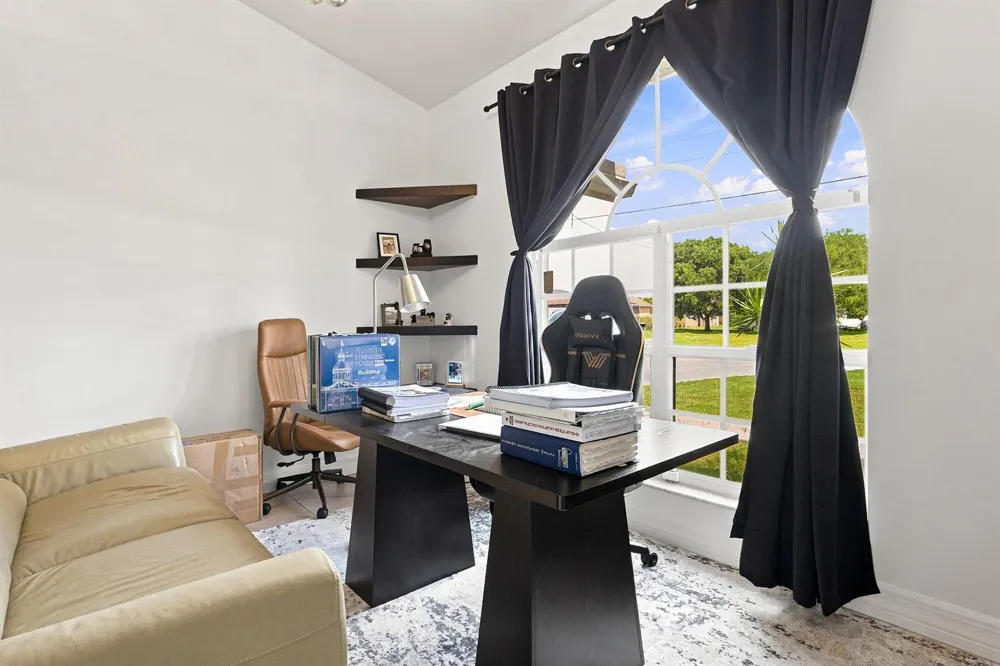 680 MANHATTAN STREET E Lehigh Acres, FL 33974