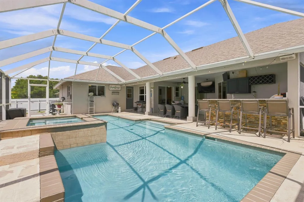 680 MANHATTAN STREET E Lehigh Acres, FL 33974