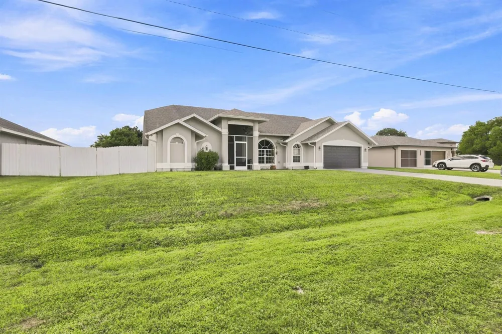 680 MANHATTAN STREET E Lehigh Acres, FL 33974