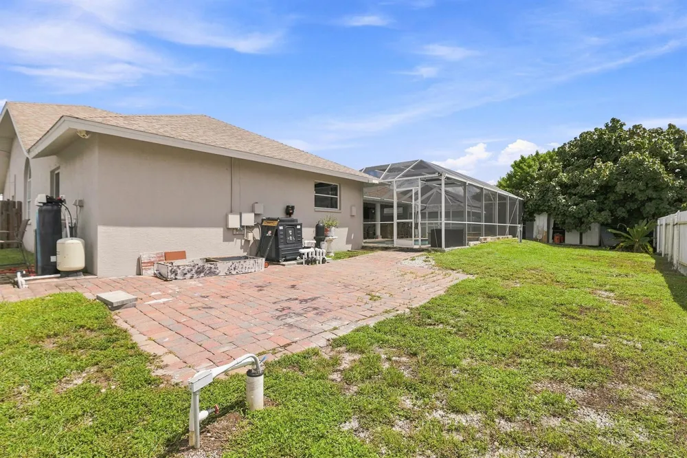 680 MANHATTAN STREET E Lehigh Acres, FL 33974