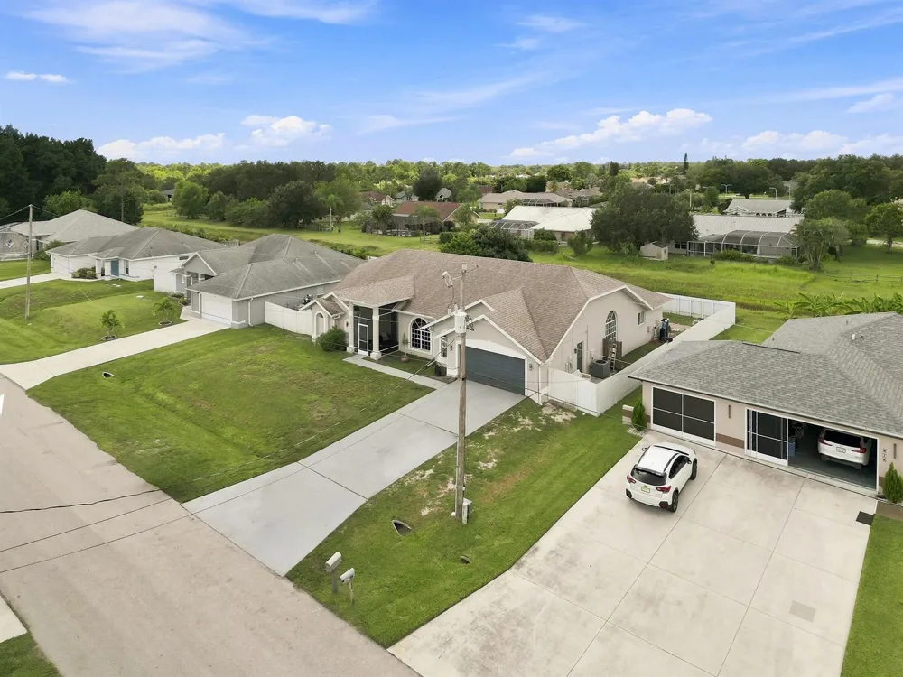 680 MANHATTAN STREET E Lehigh Acres, FL 33974