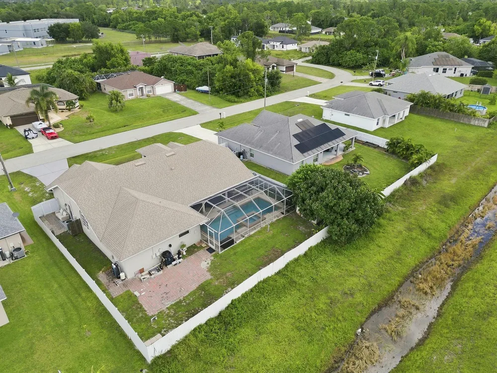 680 MANHATTAN STREET E Lehigh Acres, FL 33974