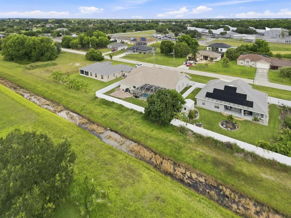 680 MANHATTAN STREET E Lehigh Acres, FL 33974