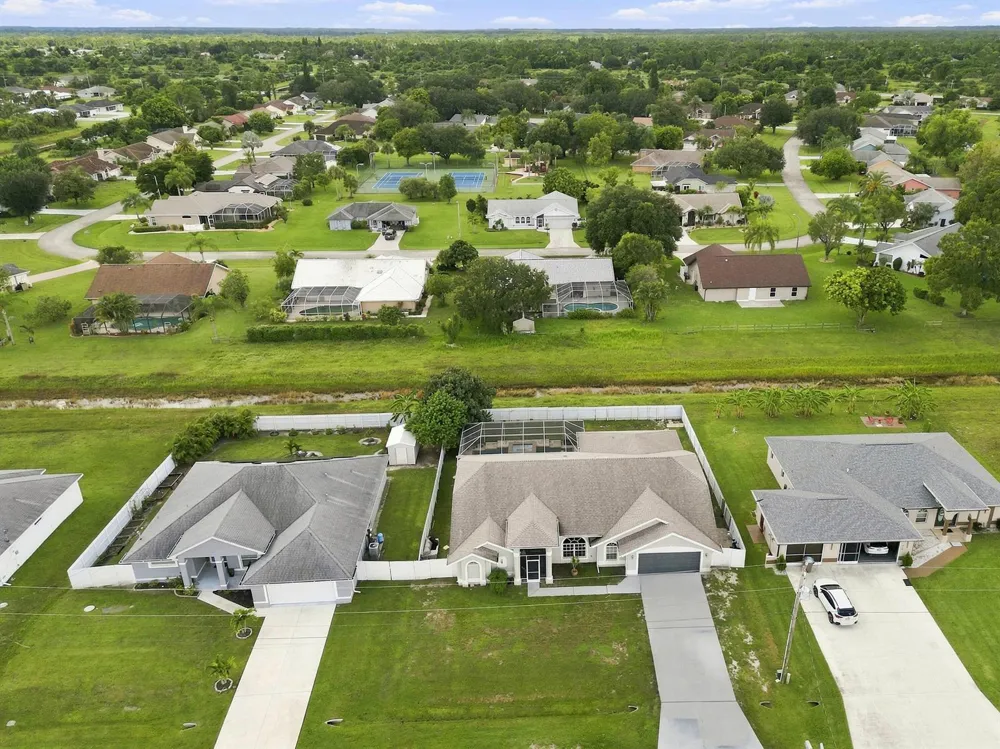 680 MANHATTAN STREET E Lehigh Acres, FL 33974