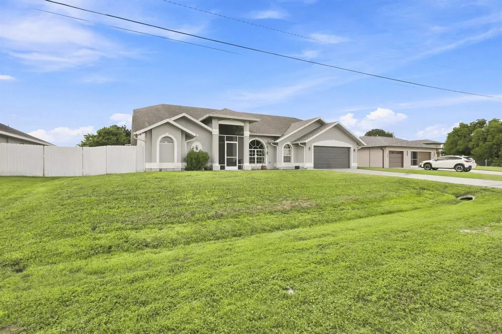 680 MANHATTAN STREET E Lehigh Acres, FL 33974