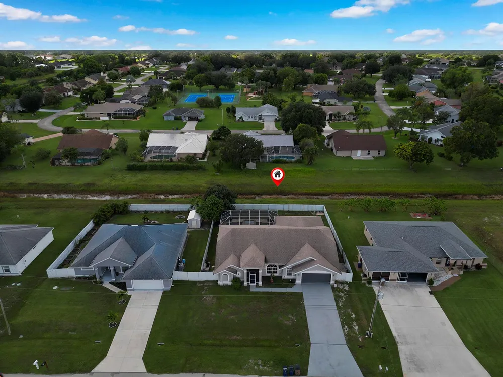 680 MANHATTAN STREET E Lehigh Acres, FL 33974