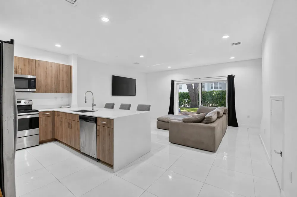 1030 CRYSTAL WAY #103 Delray Beach, FL 33444