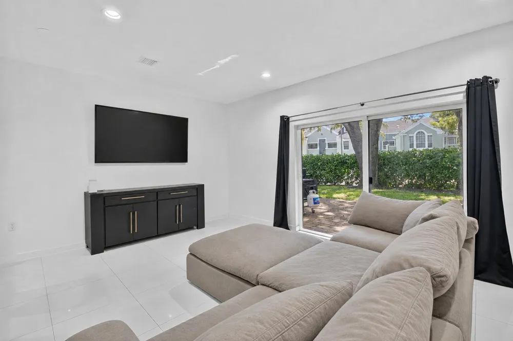 1030 CRYSTAL WAY #103 Delray Beach, FL 33444