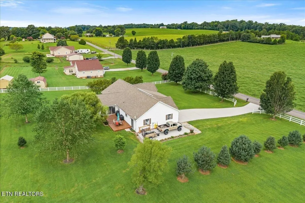 165 County Road 326 Sweetwater, TN 37874