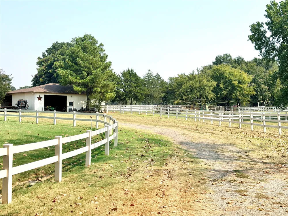 405 Pryor Avenue Pocola, OK 74902