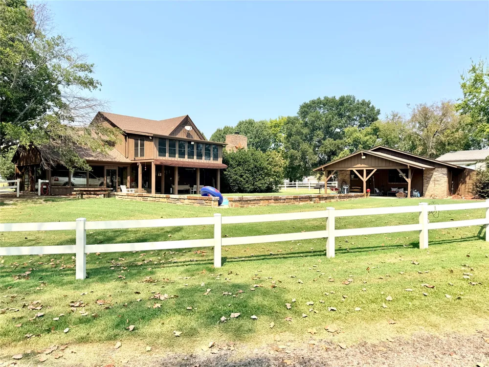 405 Pryor Avenue Pocola, OK 74902
