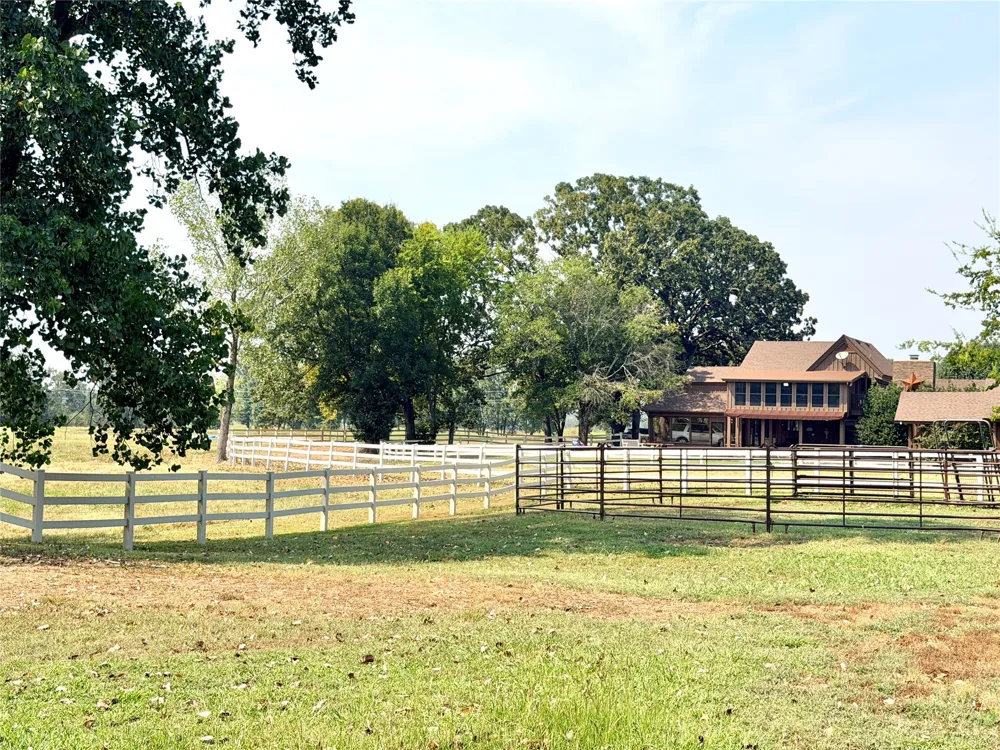 405 Pryor Avenue Pocola, OK 74902
