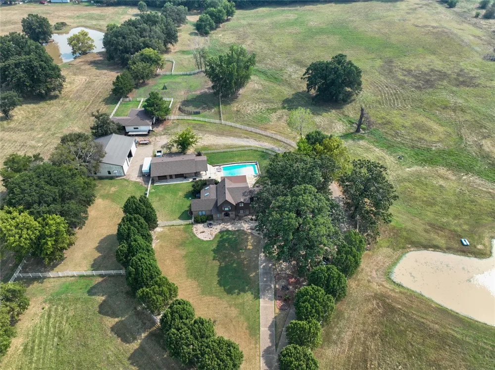 405 Pryor Avenue Pocola, OK 74902