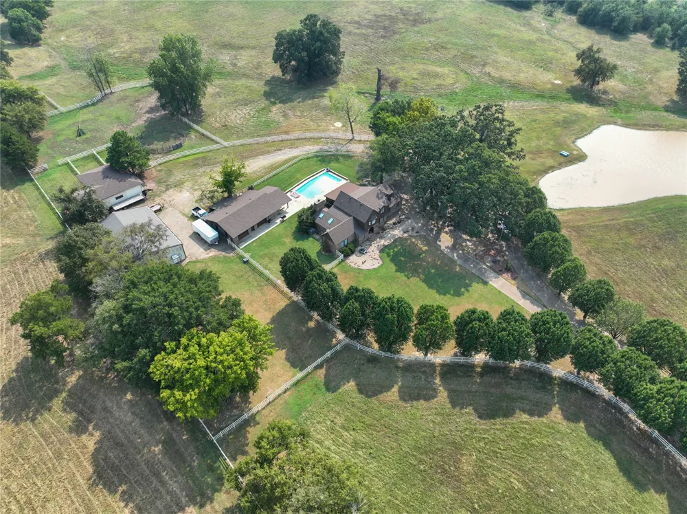 405 Pryor Avenue Pocola, OK 74902