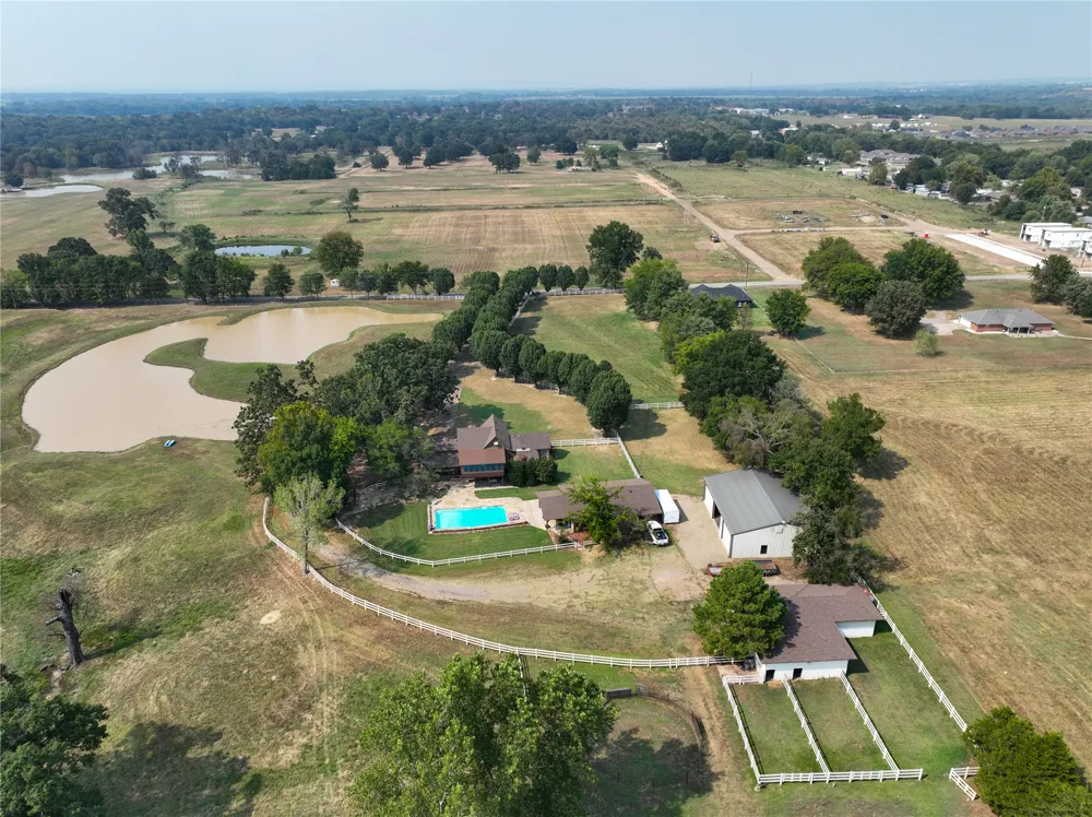 405 Pryor Avenue Pocola, OK 74902