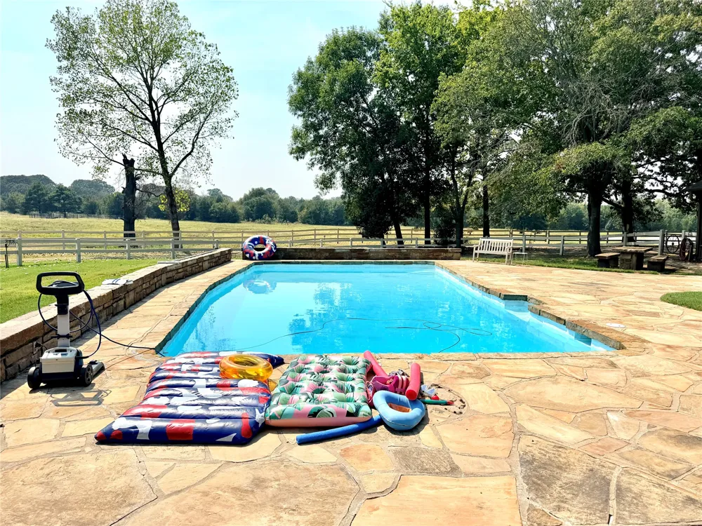 405 Pryor Avenue Pocola, OK 74902