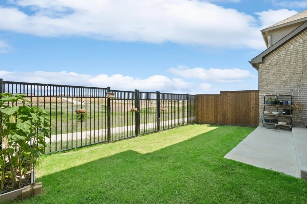 205 Somerset Drive Lewisville, TX 75056