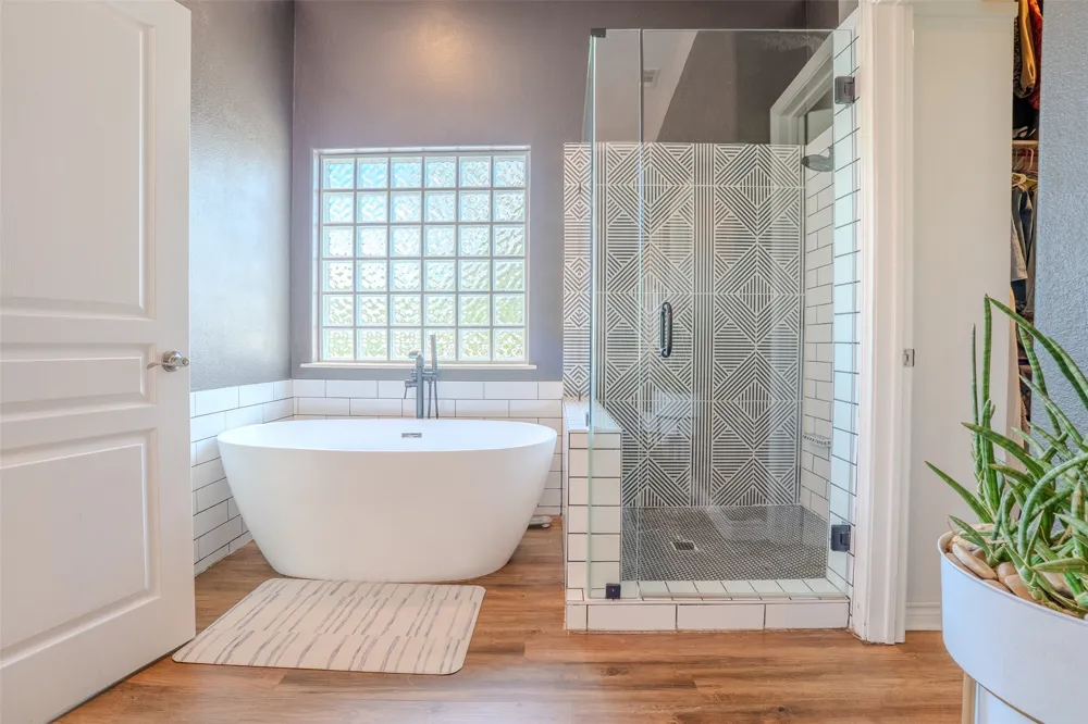 9210 Ravenswood Road Granbury, TX 76049