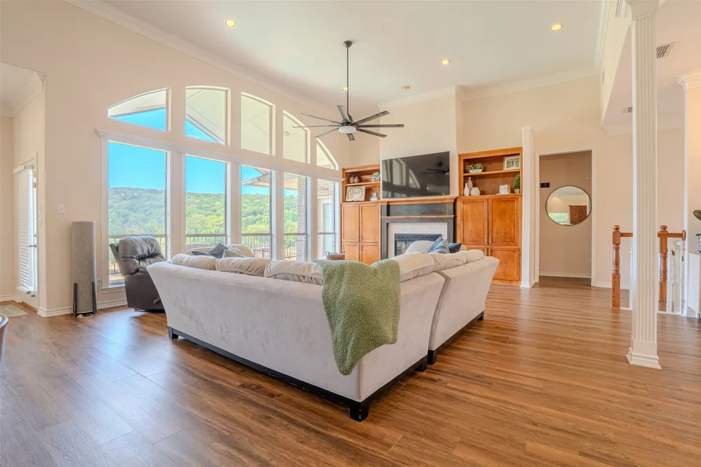 9210 Ravenswood Road Granbury, TX 76049