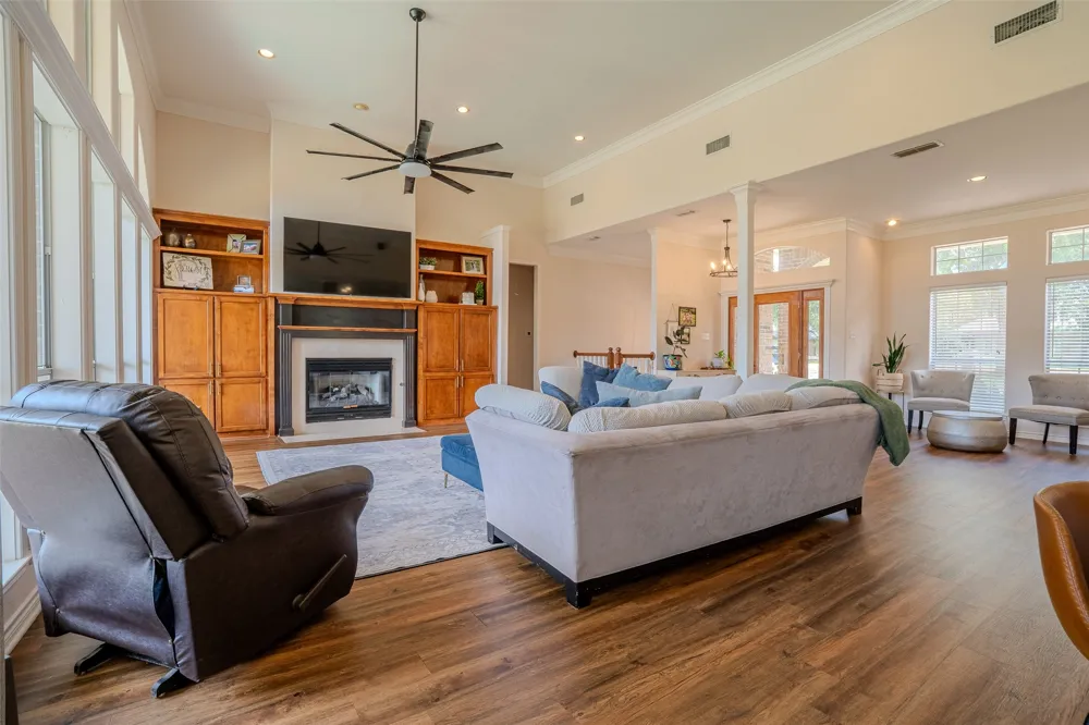 9210 Ravenswood Road Granbury, TX 76049