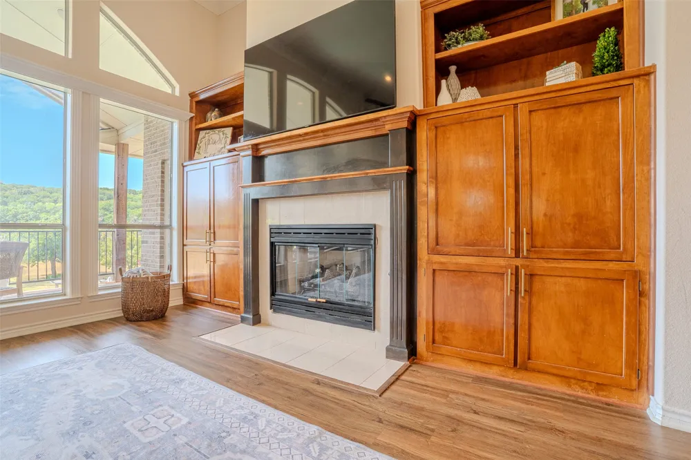 9210 Ravenswood Road Granbury, TX 76049