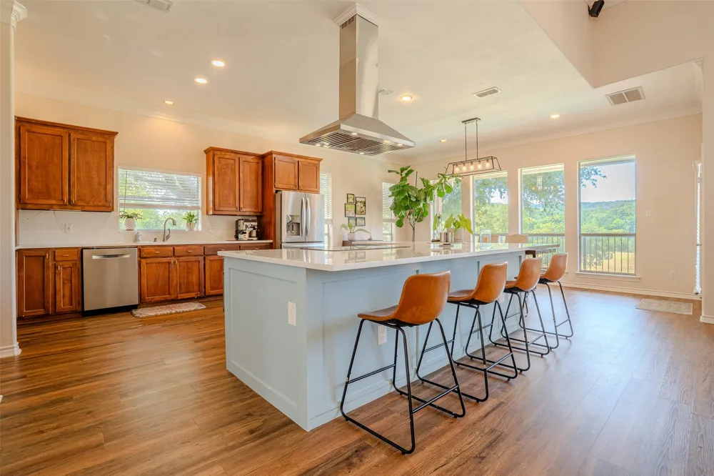 9210 Ravenswood Road Granbury, TX 76049