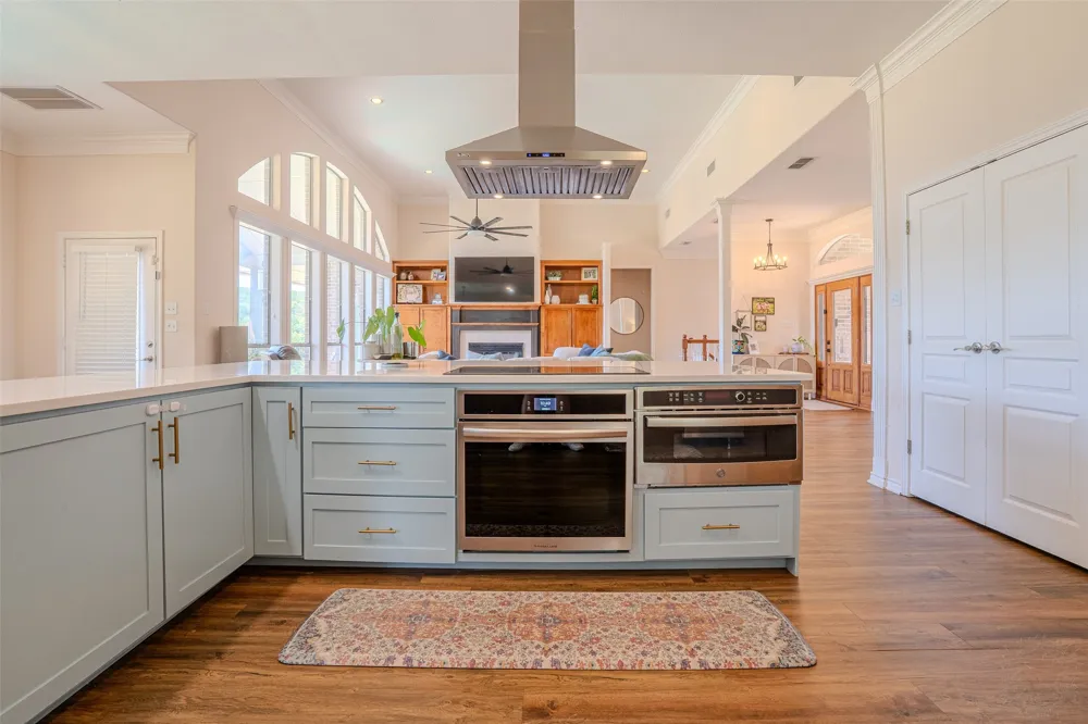 9210 Ravenswood Road Granbury, TX 76049