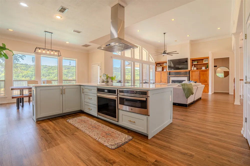 9210 Ravenswood Road Granbury, TX 76049