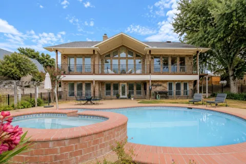 9210 Ravenswood Road