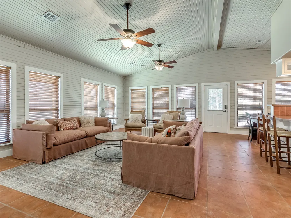 1656 McNally Road Eufaula, OK 74432