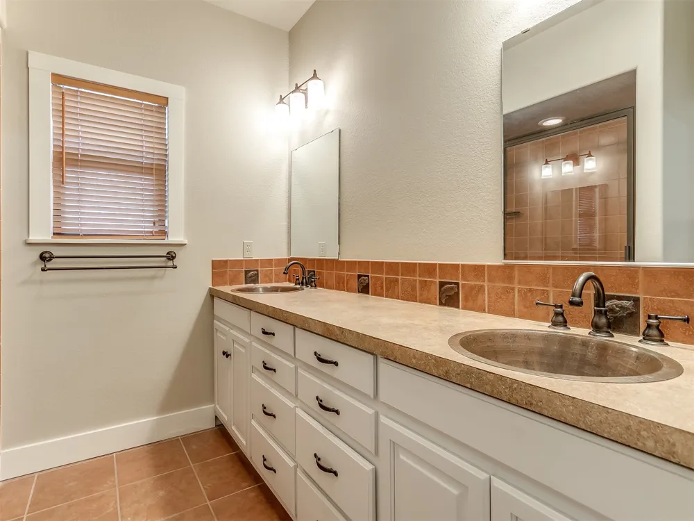 1656 McNally Road Eufaula, OK 74432