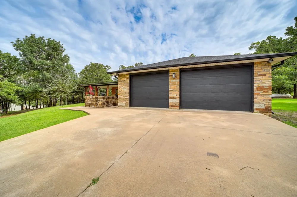 1656 McNally Road Eufaula, OK 74432