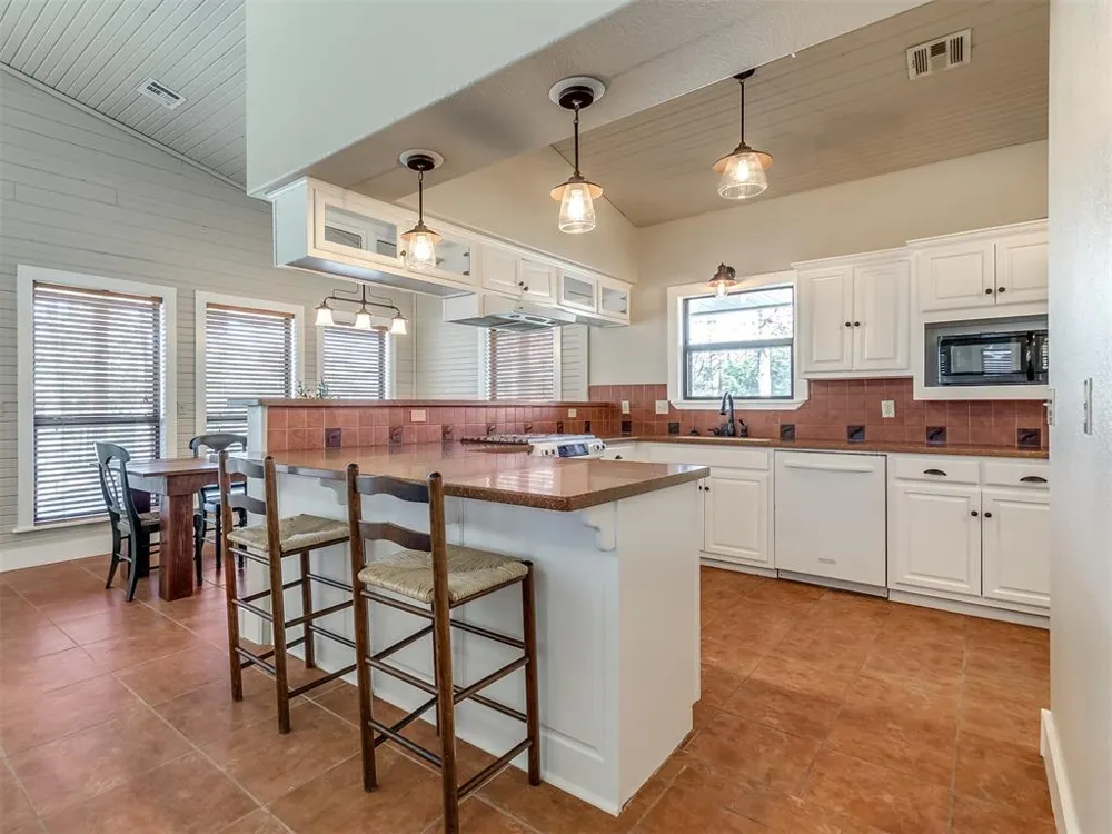 1656 McNally Road Eufaula, OK 74432