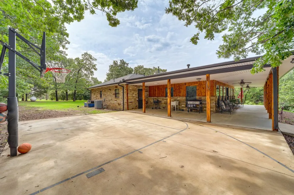 1656 McNally Road Eufaula, OK 74432