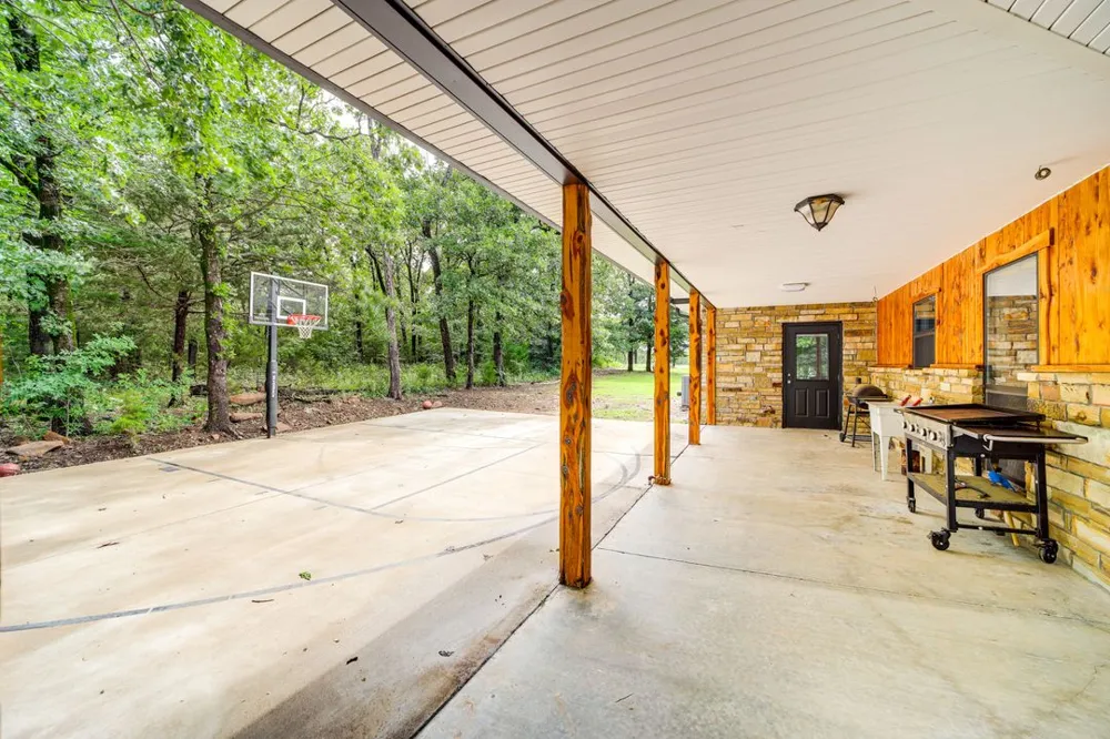 1656 McNally Road Eufaula, OK 74432