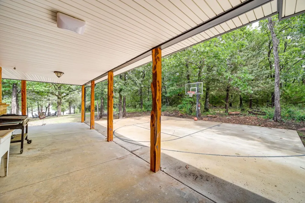 1656 McNally Road Eufaula, OK 74432