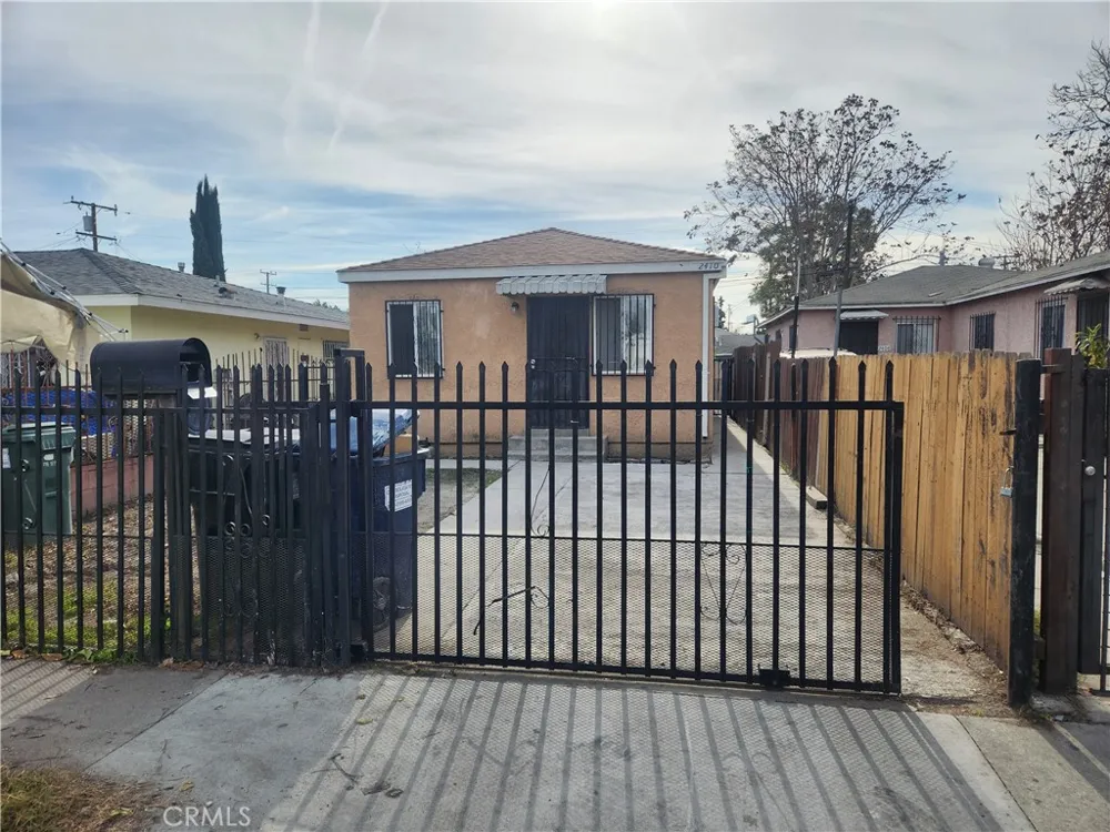2410 E 115th Los Angeles, CA 90059