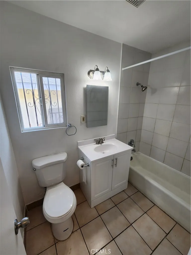 2410 E 115th Los Angeles, CA 90059