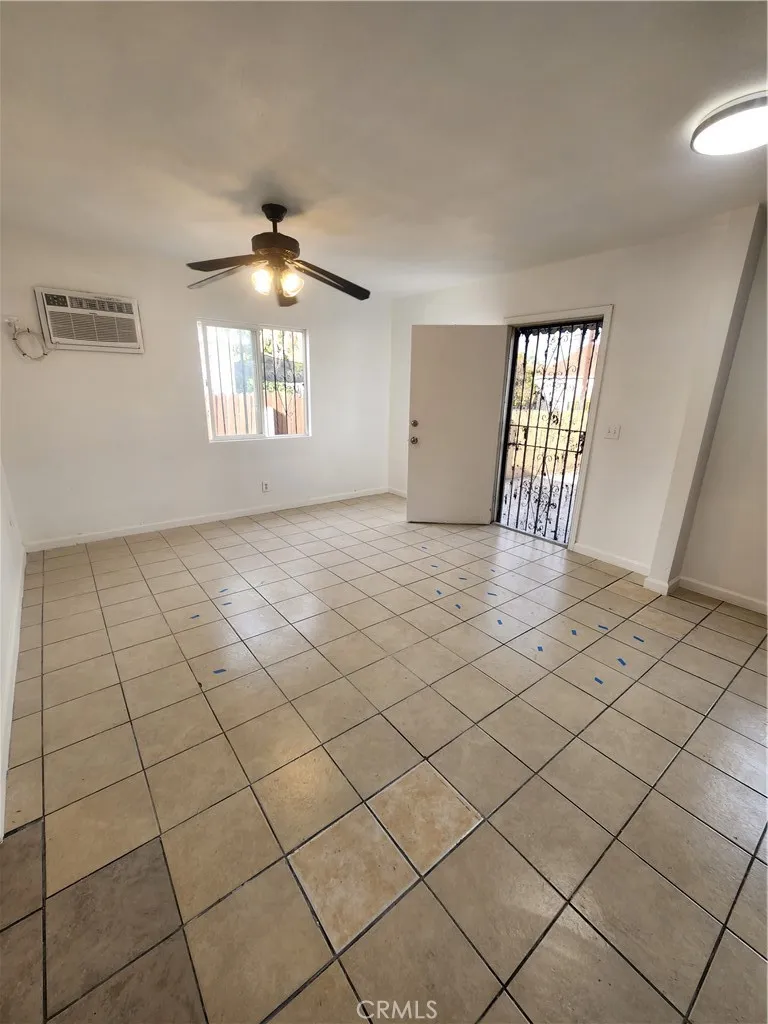 2410 E 115th Los Angeles, CA 90059