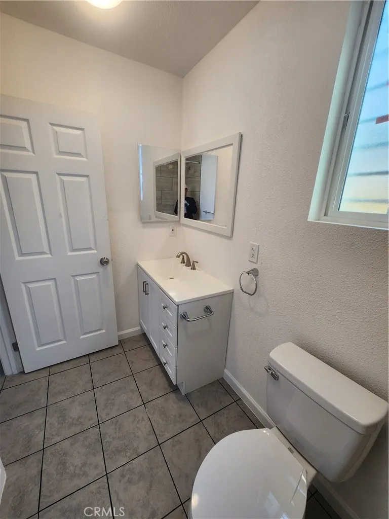 2410 E 115th Los Angeles, CA 90059