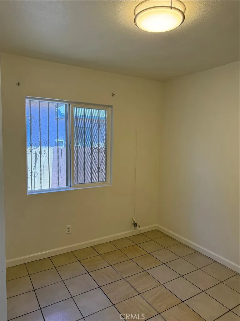 2410 E 115th Los Angeles, CA 90059