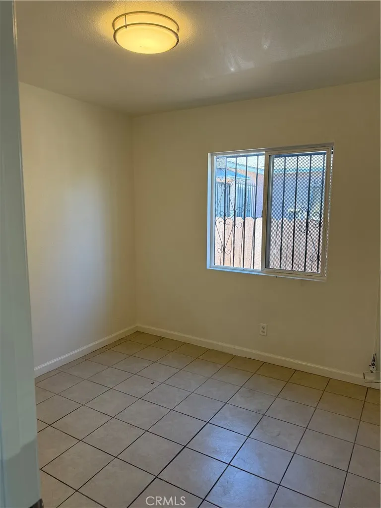 2410 E 115th Los Angeles, CA 90059