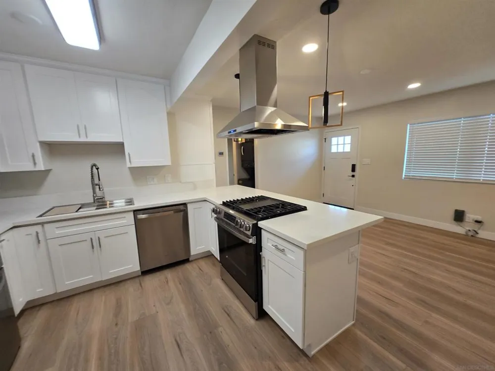 2132 E 5th ST National City, CA 91950