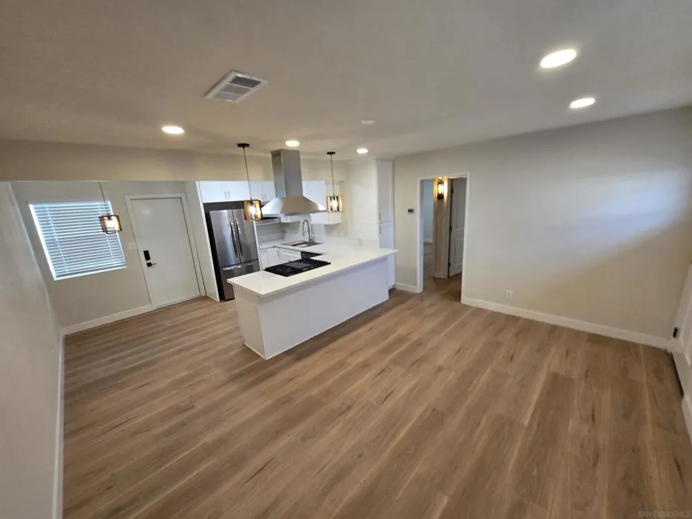 2132 E 5th ST National City, CA 91950