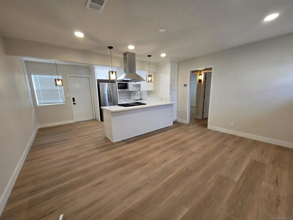 2132 E 5th ST National City, CA 91950