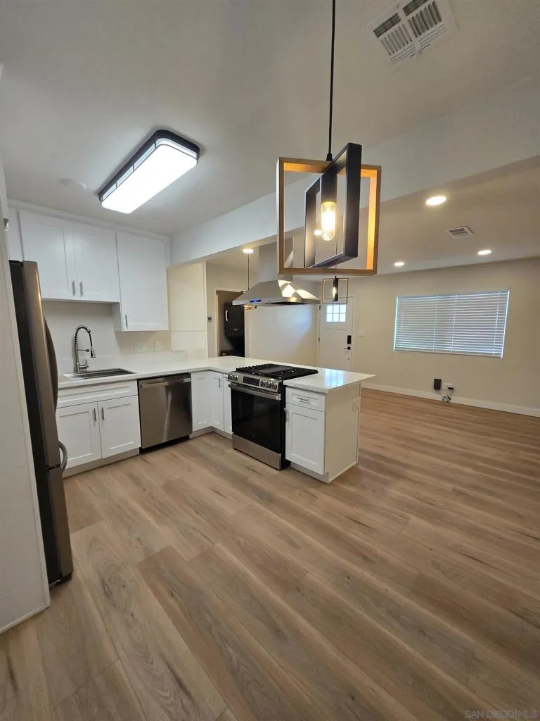 2132 E 5th ST National City, CA 91950